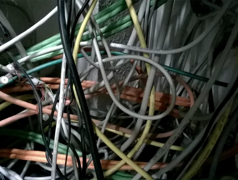 Strukturierte Elektroverkabelung in einer Unterverteilung